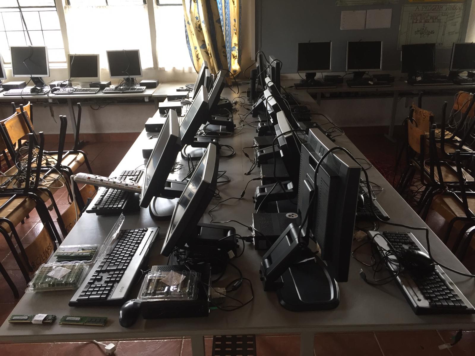 Und es wurde Schwarz…. – Linux4Afrika!